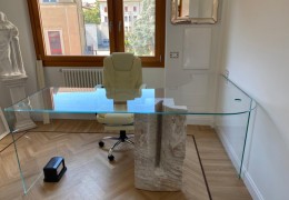Scrivania in vetro ultrachiaro temperato