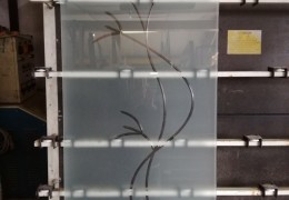 Pannello in vetro satinato con incisione 