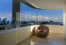 Balcone con vetri a pacchetto