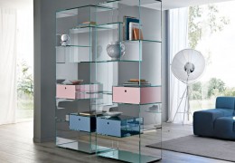 Libreria in vetro temperato ed incollato con lampada UV